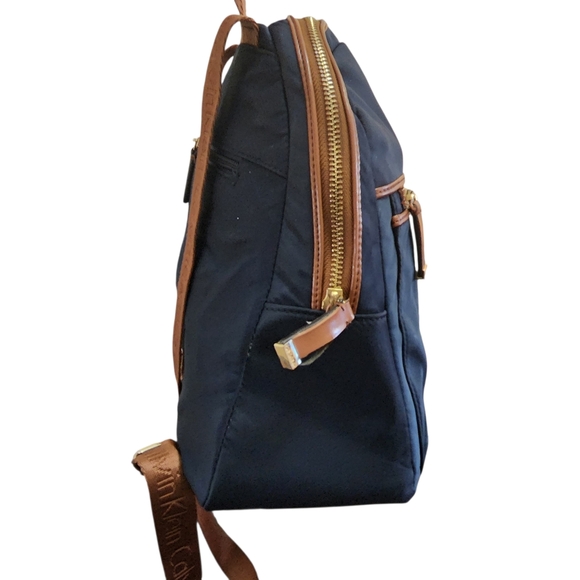 Calvin Klein Navy Backpack with Brown Trim and Gold Accents Preloved - Picture 4 of 12